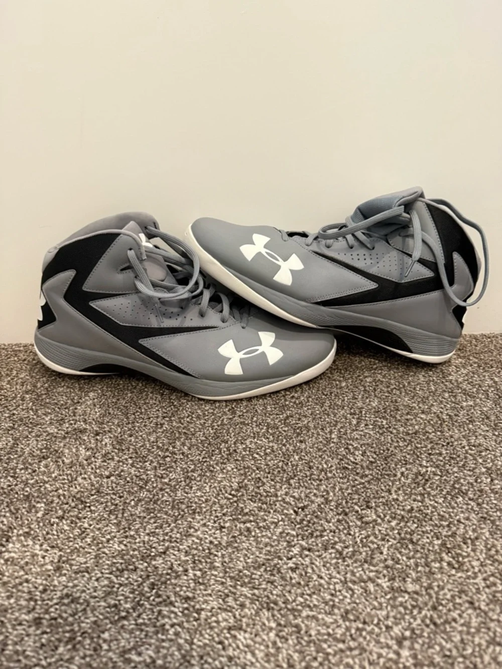 Under Armour basketball shoes - size 15 - Picture 6 of 7